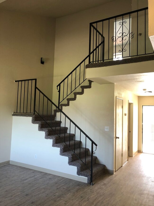 Building Photo - 2348 Pinedale Ave Unit 2348-4