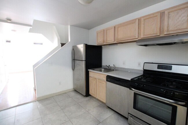 Photo - Spacious bi-level one bedroom in Nolibs Unit B