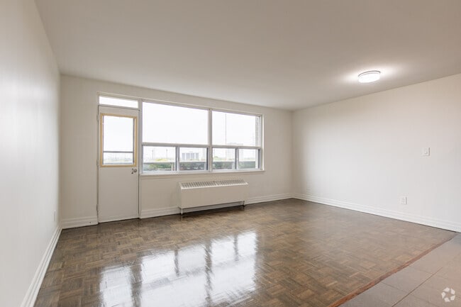 2BR, 1BA - 799SF - Living Room