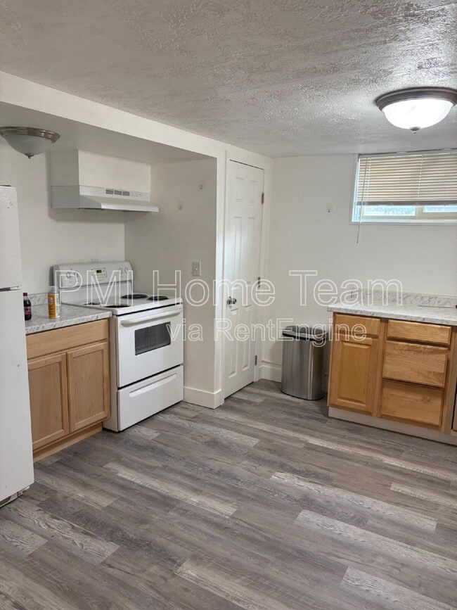 Photo - 732 E 1000 S