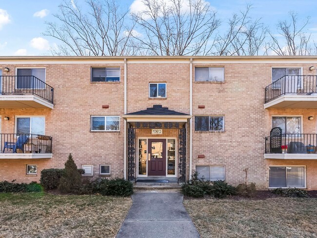 Building Photo - Commuter’s Dream! Large 2BR/2BA Condo Steps from Metro – All Utilities Included!