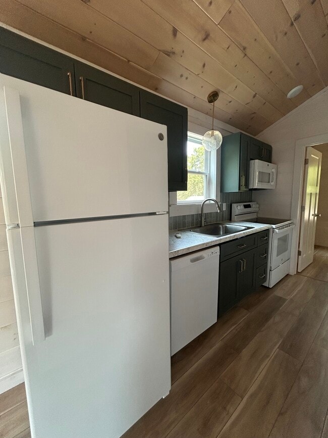 Photo - 2915 Oakview Rd