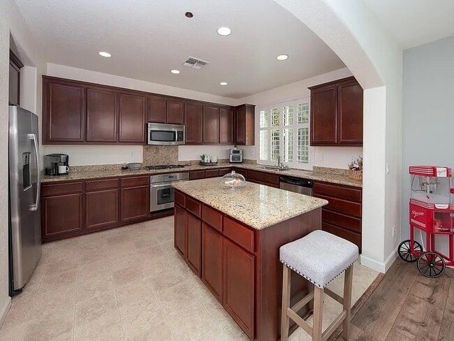 Photo - 2168 Wellington Dr