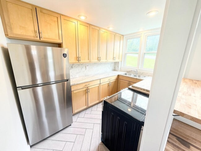 Photo - Newly Renovated 2BR on Sought-After Warren Street with Soaring Ceilings Unit 1