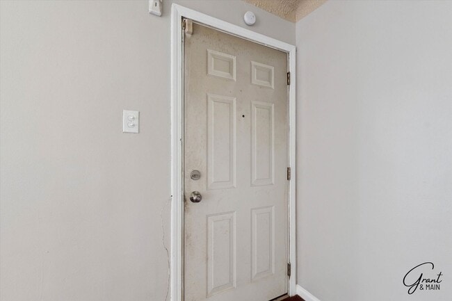 Photo - $1350 3 bedroom bungalow