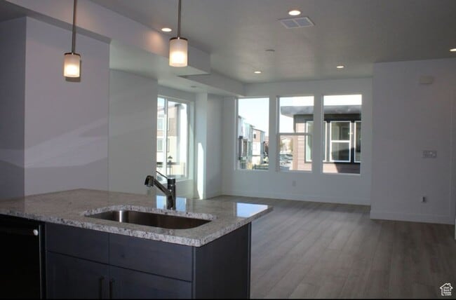 Photo - 140 E Abbeville Ct