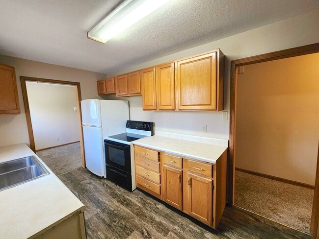 Photo - Easy Access to Shopping and Highway!