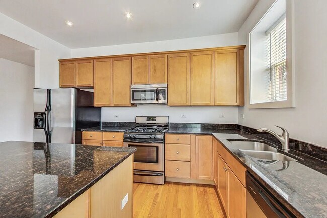 Photo - 2459 W Augusta Blvd Unidad 2