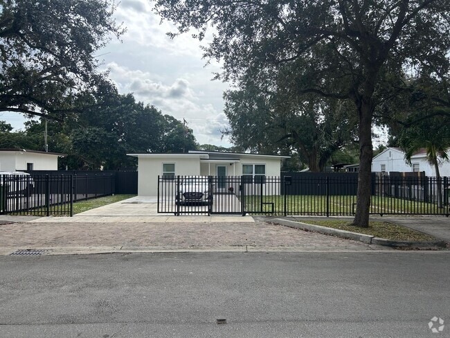 Building Photo - 1230 NW 125th St Rental
