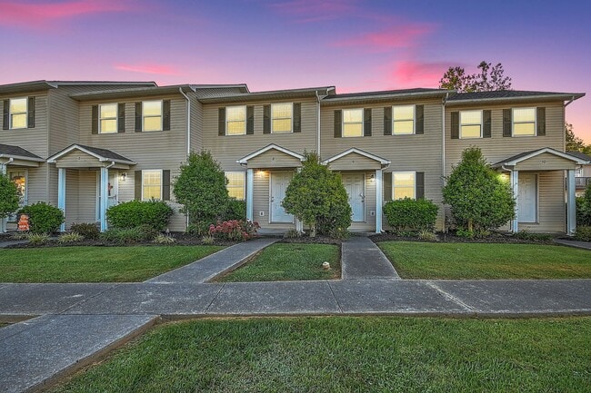 Building Photo - 2305 S Greenwood Dr