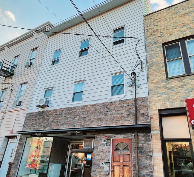 6813 Park Ave Condo Condo for Rent in Guttenberg, NJ