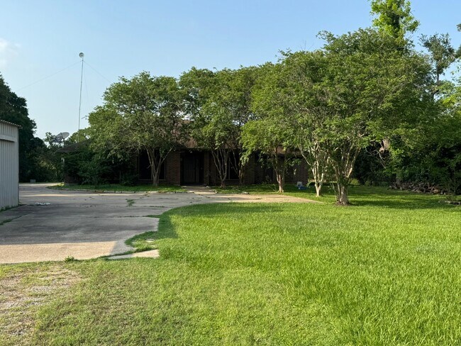 Photo - 772 Riverside Dr