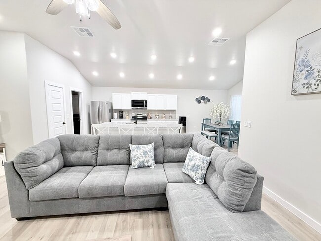 Photo - 2944 Hidalgo Ave