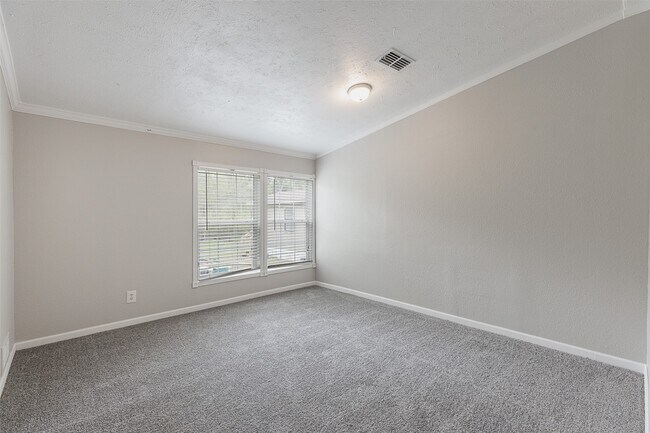Photo - 1520 W Creek Dr