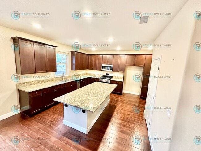 Photo - Spacious 4-Bedroom Gem in Somersett with S...