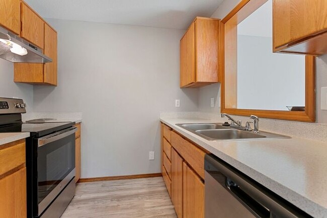 Photo - 3 bedroom townhouse with Garage!! Wont last! Call Now!!