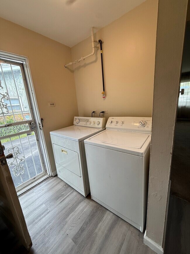 Photo - 1374 Forest Pl