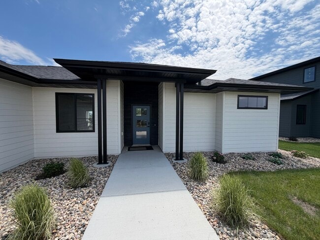 Photo - 328 E Blue Bell Dr