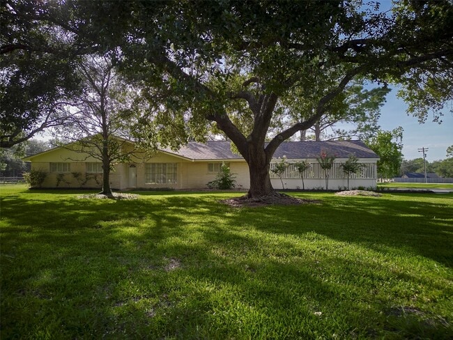 Building Photo - 902 Clover Ridge Ave Rental