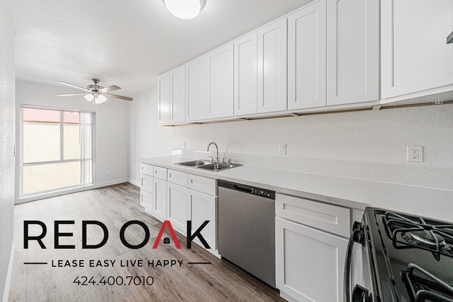 Photo - 17830 Sherman Way Unidad 384