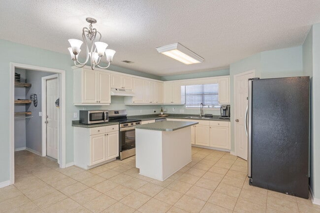 Photo - 2702 Beacon Ct