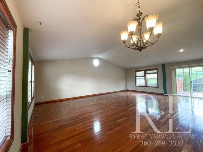 Photo - Stunning Rambler