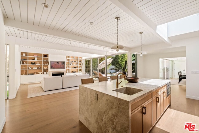 Photo - 1908 N Beverly Dr