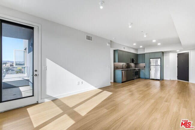 Photo - 10601 Washington Blvd Unidad 732