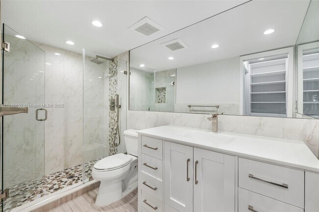 Building Photo - 10401 SW 108th Ave Unit 243 Rental