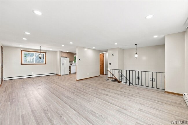 Photo - 35 Tomcyn Dr