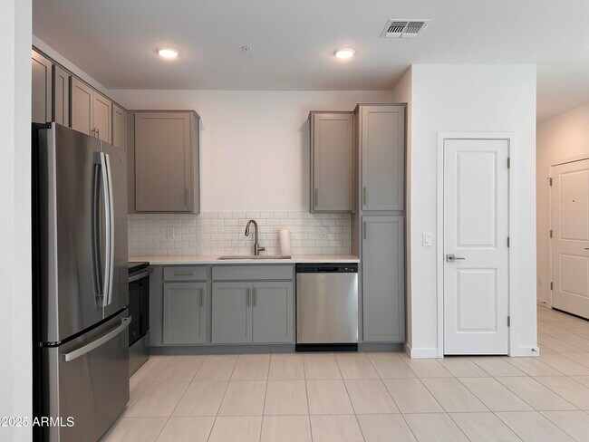 Photo - 2819 W Red Fox Rd