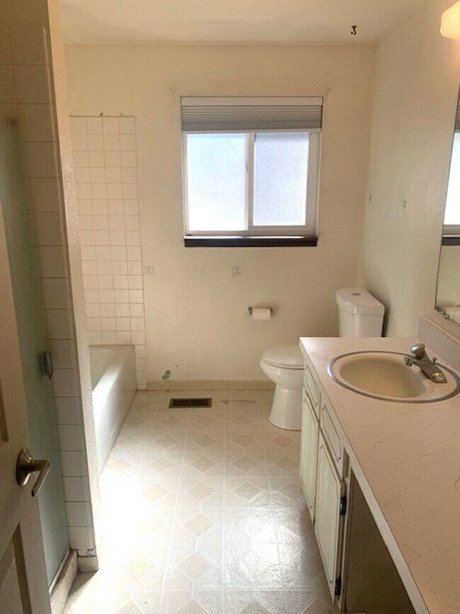 169 W Cedar St Unit 1
