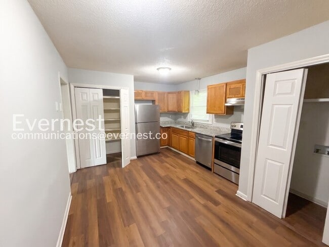 Photo - 910 Canton Pl