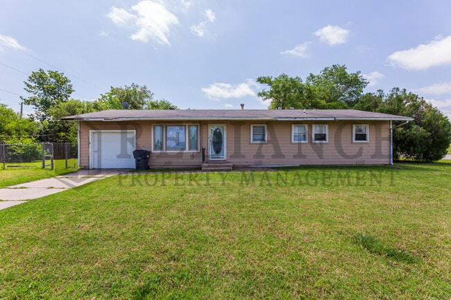 Photo - 7429 W Frazier Ln House