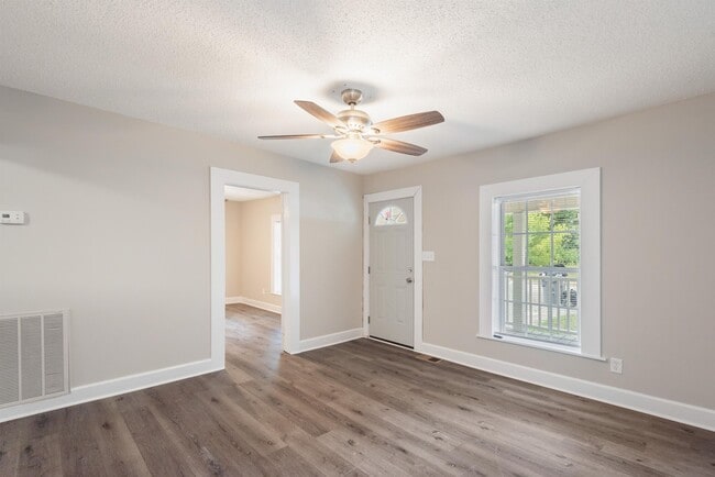 Photo - 3118 Galbraith St