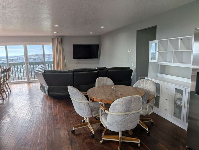 2362 Highview Ln