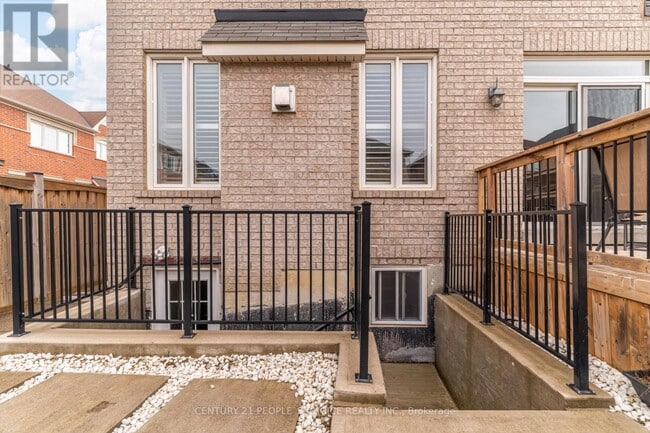 Photo - 220 Castle Oaks Crossing