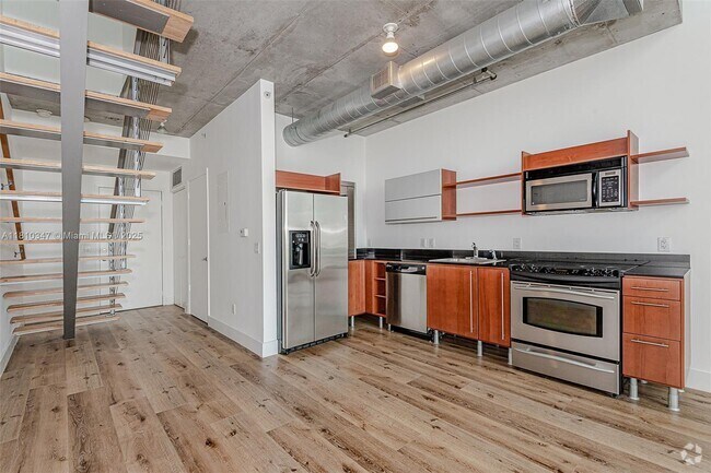 Building Photo - 690 SW 1st Ct Unit 1007 Rental
