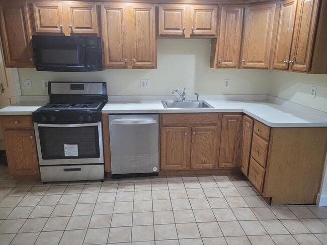 Photo - Perfect For Student Housing! 4 Bedroom Hou...