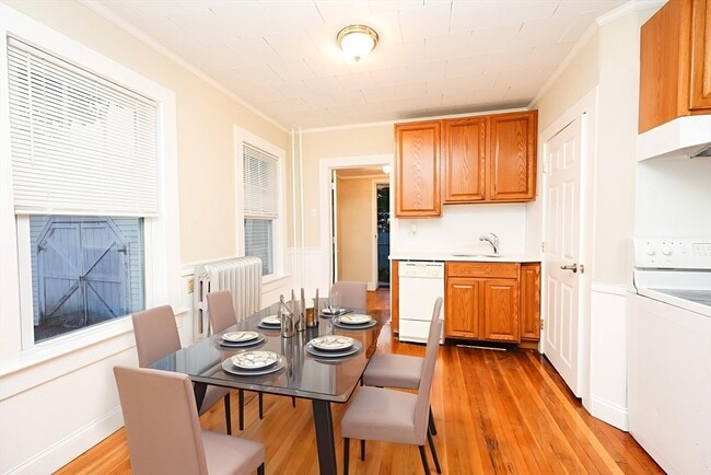 Photo - 30 Sheppard Ave