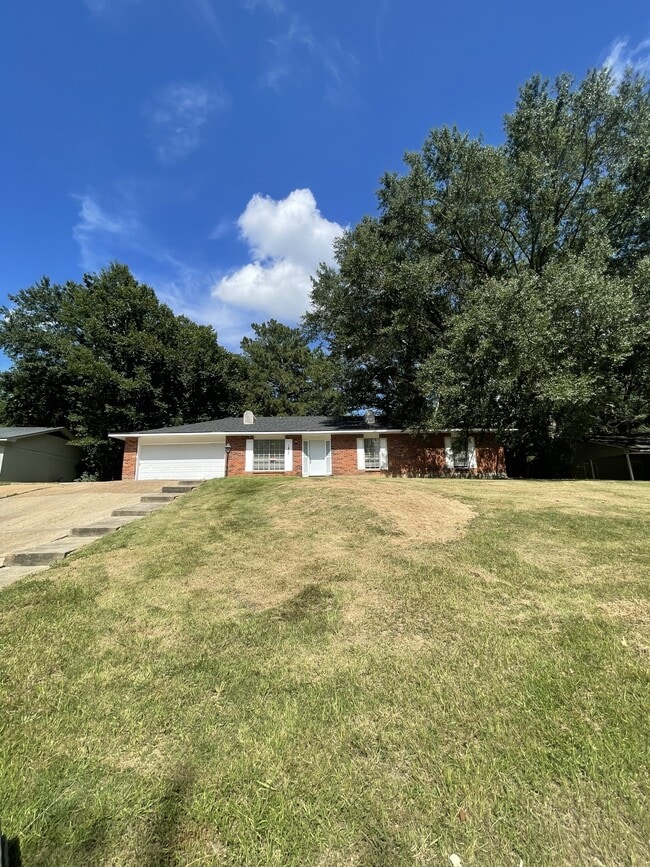 Building Photo - 1422 Wooddell Dr Rental