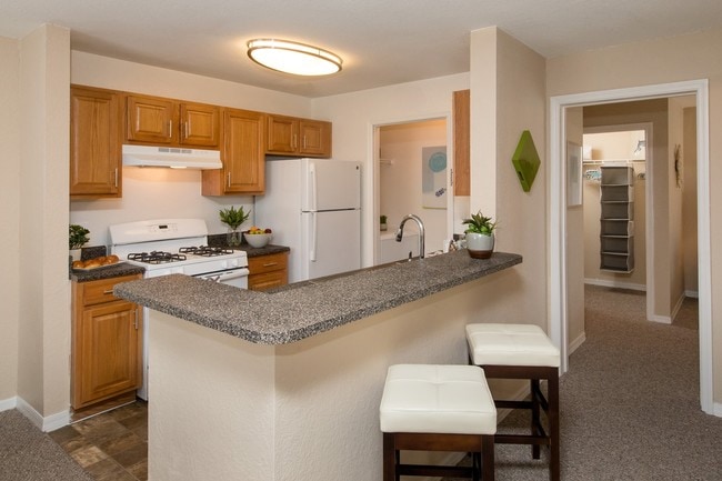 Photo - Riverside Apartments