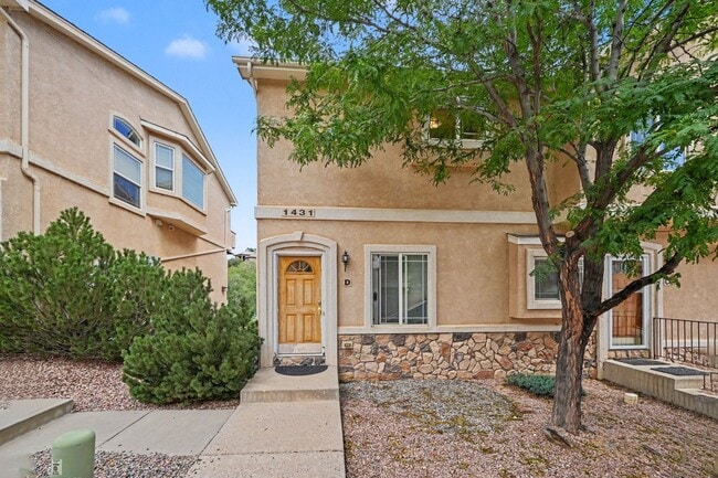 Building Photo - 1431 Madison Ridge Heights Unit D