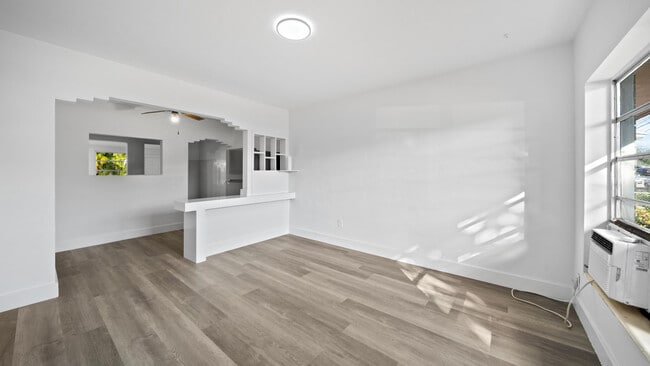 Photo - 1165 SW 12th St