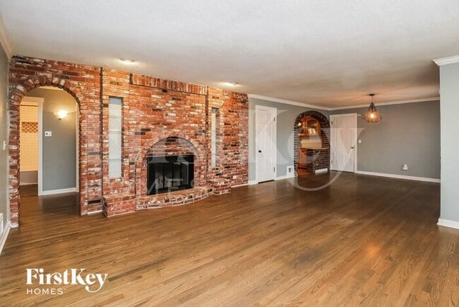 Photo - 705 NE Shady Ln Dr