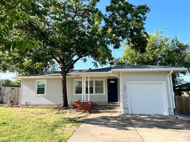 Building Photo - 3802 NW Arlington Ave Rental