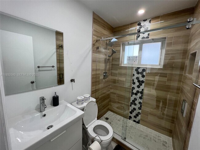 Photo - 1910 Thomas St Unit 1-2