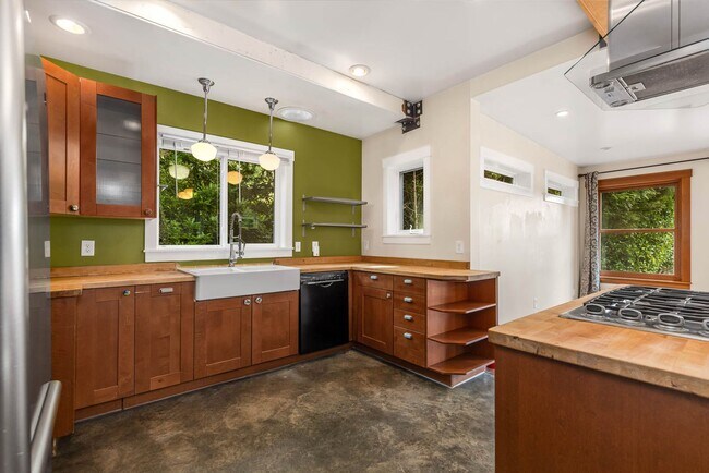 Photo - 4061 NE 110th St