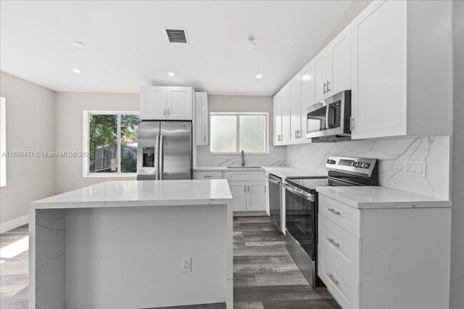 Photo - 6120 SW 63rd St