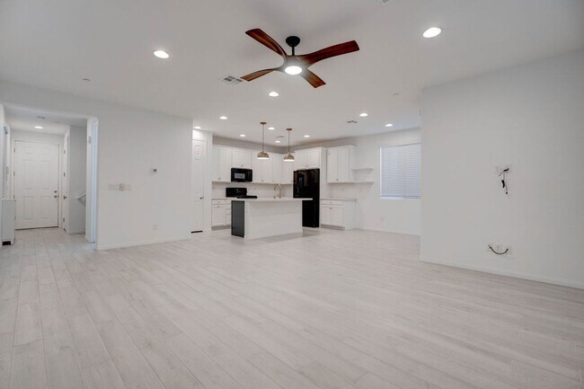 Photo - 111 Balsam Leaf Ct